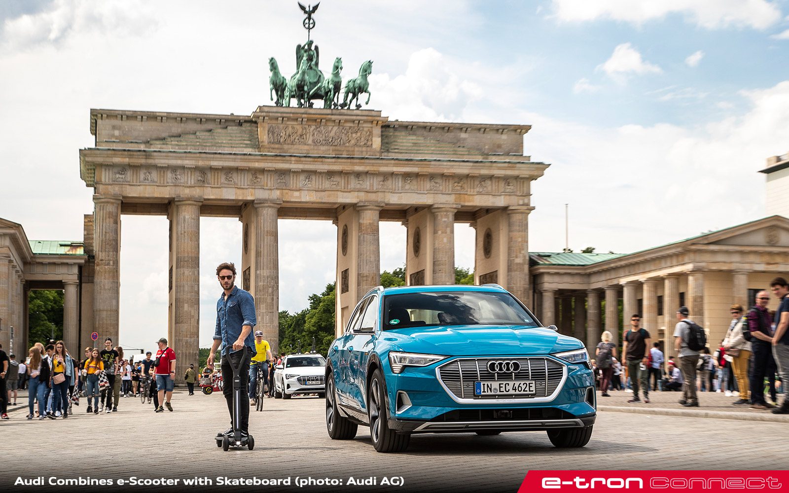 tæmme Afstemning Brandmand Audi Combines e-Scooter with Skateboard - e-tron connect