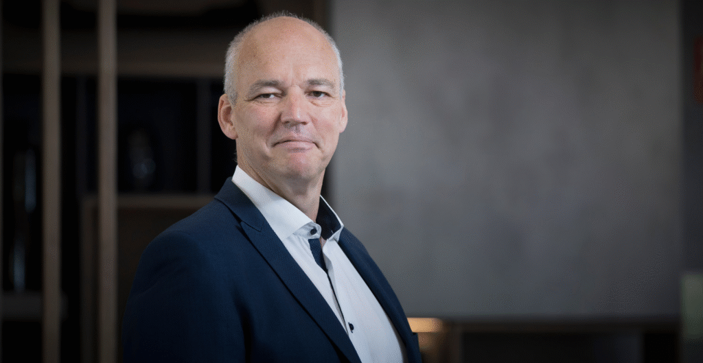 B2025CW00269 web 1600