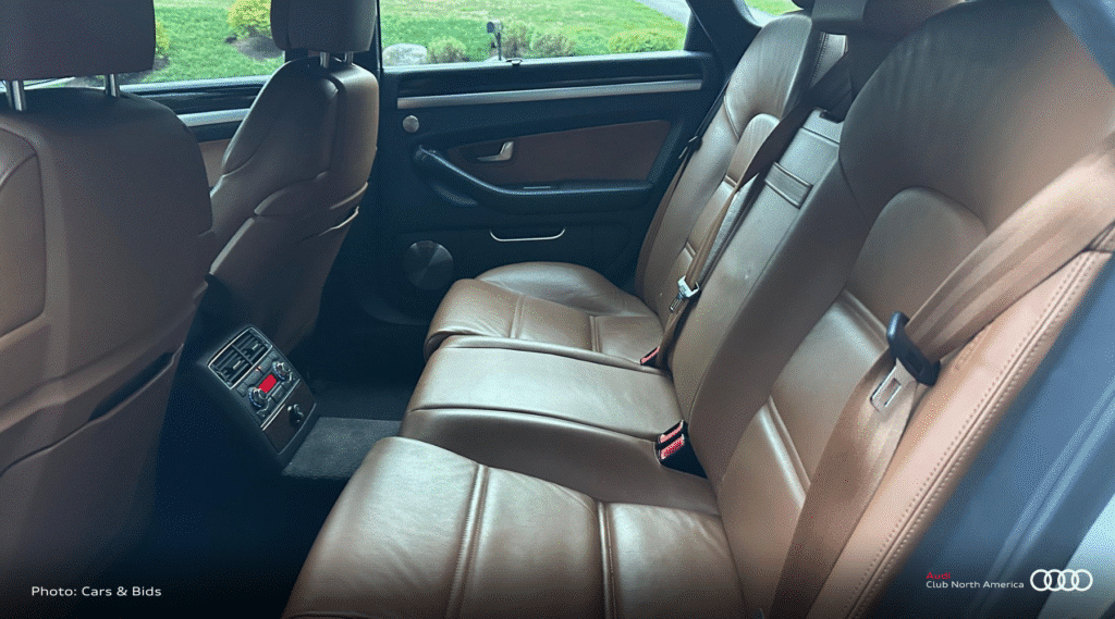 SQ8 rear seats