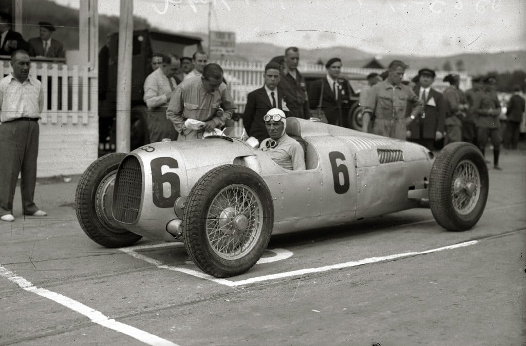 Carrera automóvilistica en el circuito de Lasarte 6 PublicDomain